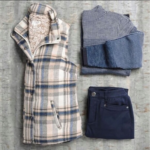 Christopher Banks Blue Tan Plaid Cozy Vest with Sherpa Lining Size 2X - Picture 2 of 7